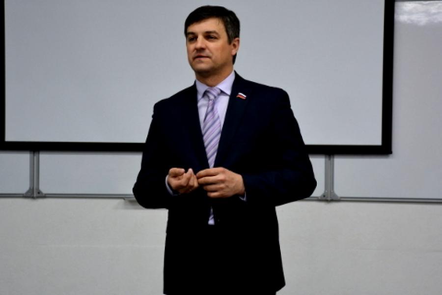 Заместитель председателя Барнаульской городской Думы выступил перед студентами Академии