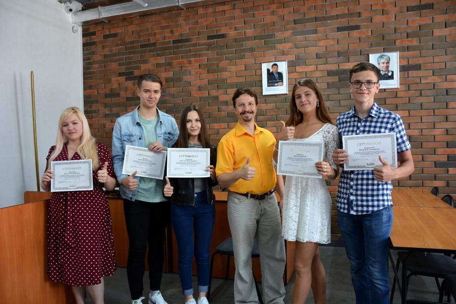 Студентов и преподавателей Алтайского филиала РАНХиГС наградили сертификатами «Гарант»