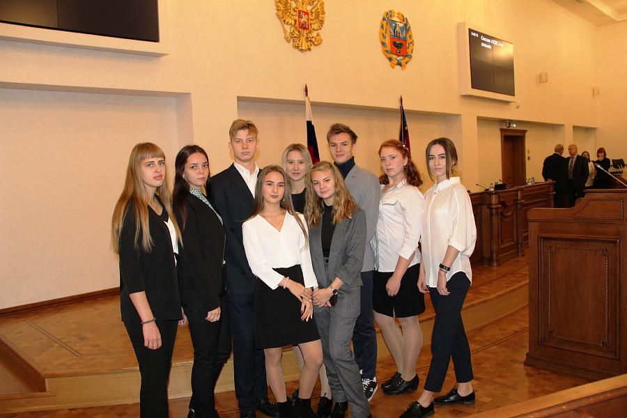 Первокурсники-юристы посетили 35-ю сессию Алтайского краевого Законодательного Собрания