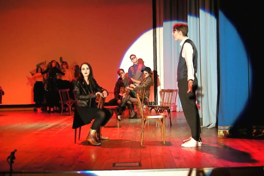 Видео: Актёры Академии сыграли спектакль «Повод для полуночного пикника»