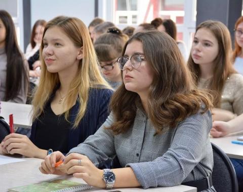 Приглашаем школьников на бесплатные консультации по подготовке к ЕГЭ по русскому языку
