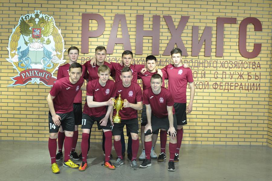 Футболисты Академии получили Кубок чемпионов «Студенческой Футбольной Лиги»!