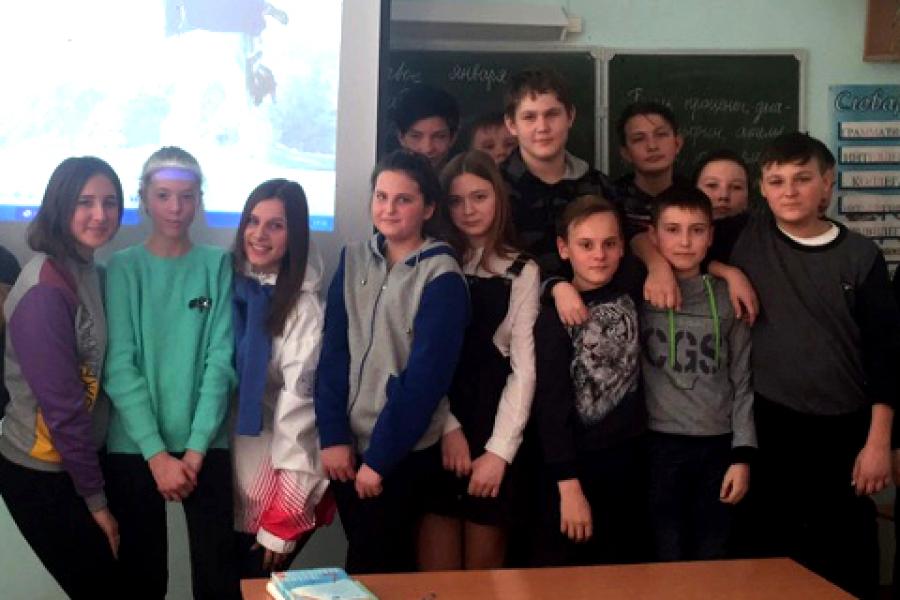 Студентки Алтайского филиала РАНХиГС провели открытый урок в тальменской школе