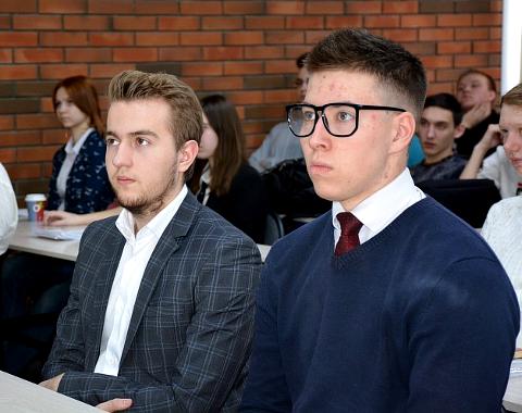 Первокурсникам Алтайского филиала Президентской академии рассказали о вреде наркотиков