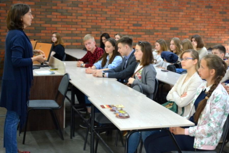 Старшеклассники 13 школ Барнаула посетили Алтайский филиал РАНХиГС