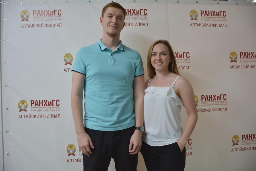 Два выпускника Алтайского филиала РАНХиГС получат красные дипломы в Москве