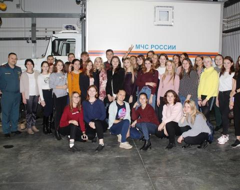 В Главном управлении МЧС России по Алтайскому краю провели экскурсию для студентов Академии