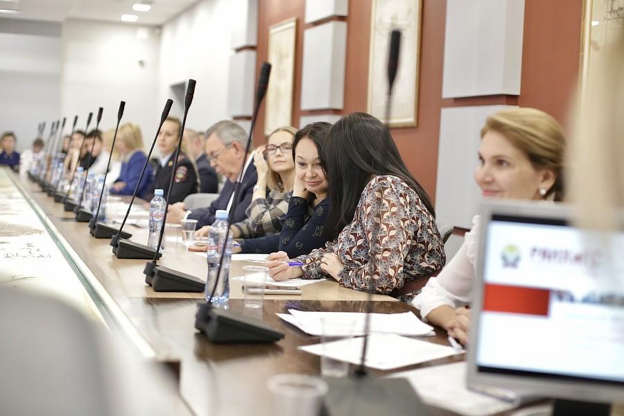 В Алтайском филиале РАНХиГС состоялось публичное обсуждение на тему «Развитие государственной антикоррупционной политики»