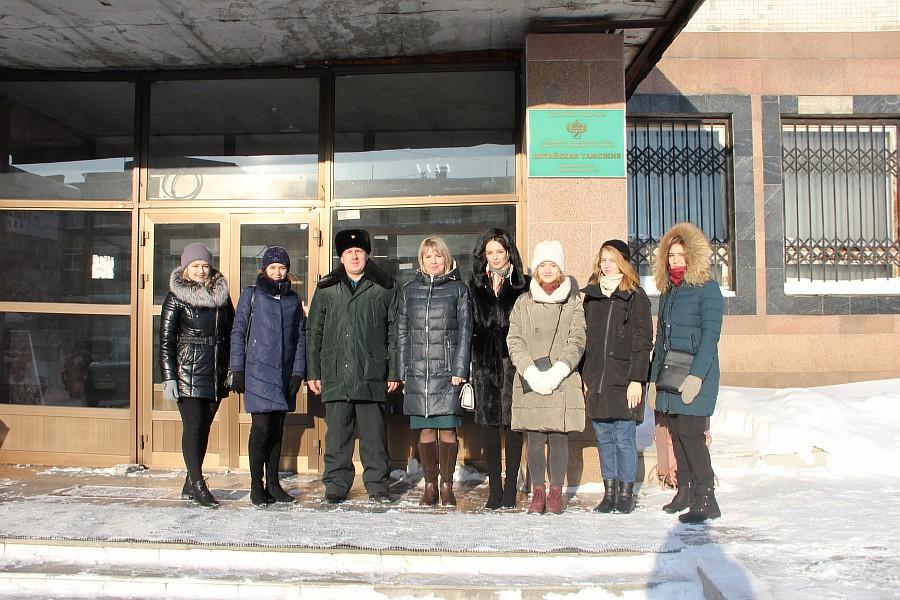 Студенты Академии познакомились с работой Барнаульского таможенного поста