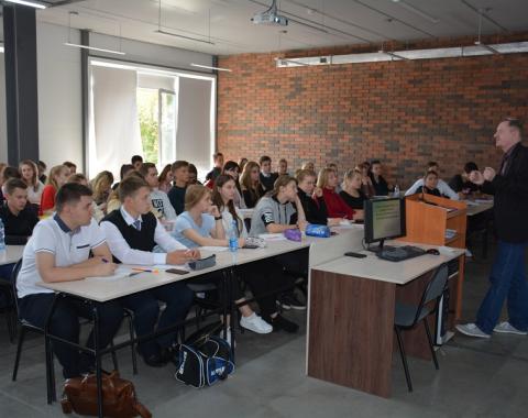 Студенты Алтайского филиала РАНХиГС обсудили имидж родной страны в перспективе и ретроспективе