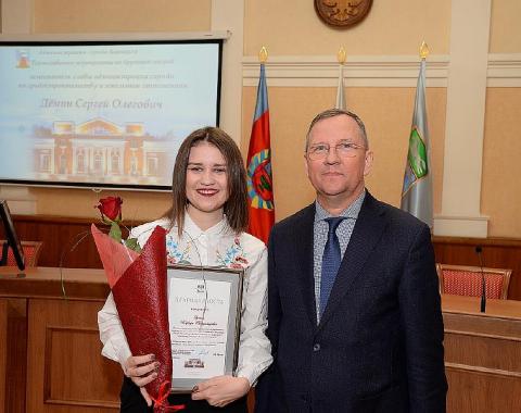 Студентке Алтайского филиала РАНХиГС вручили благодарность от Администрации города Барнаула