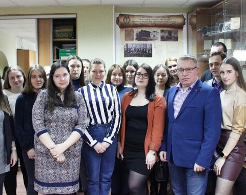 Будущие юристы посетили с экскурсией Адвокатскую палату Алтайского края