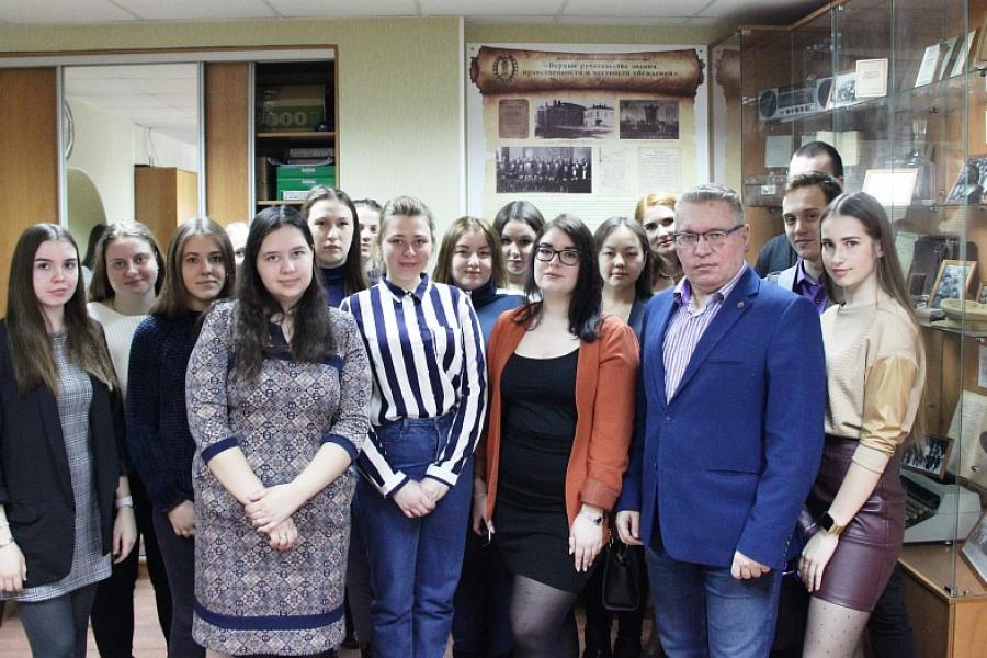 Будущие юристы посетили с экскурсией Адвокатскую палату Алтайского края