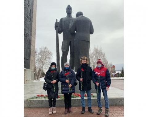 Студенты Алтайской Академии почтили память погибших воинов
