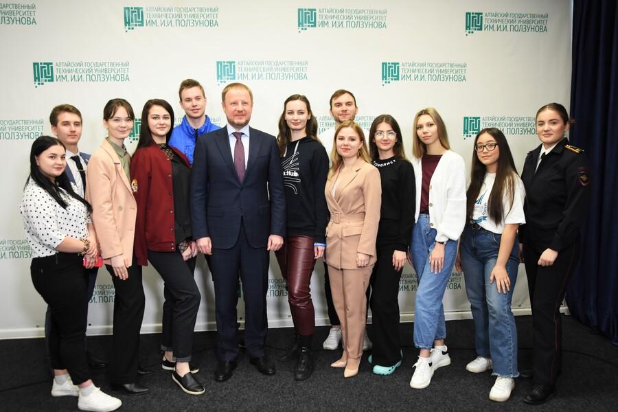 Губернатор Алтайского края встретился с лидерами студенческих СМИ высших учебных заведений