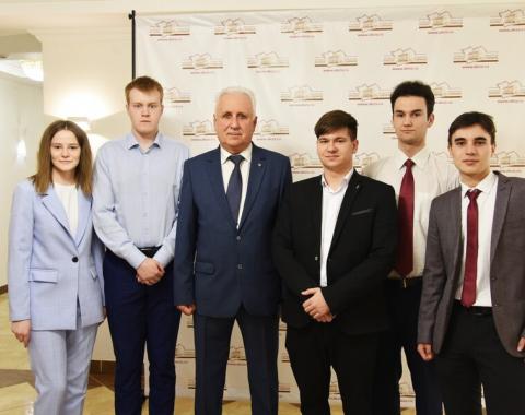 Студенты юридического факультета посетили весеннюю сессию Алтайского краевого Законодательного Собрания