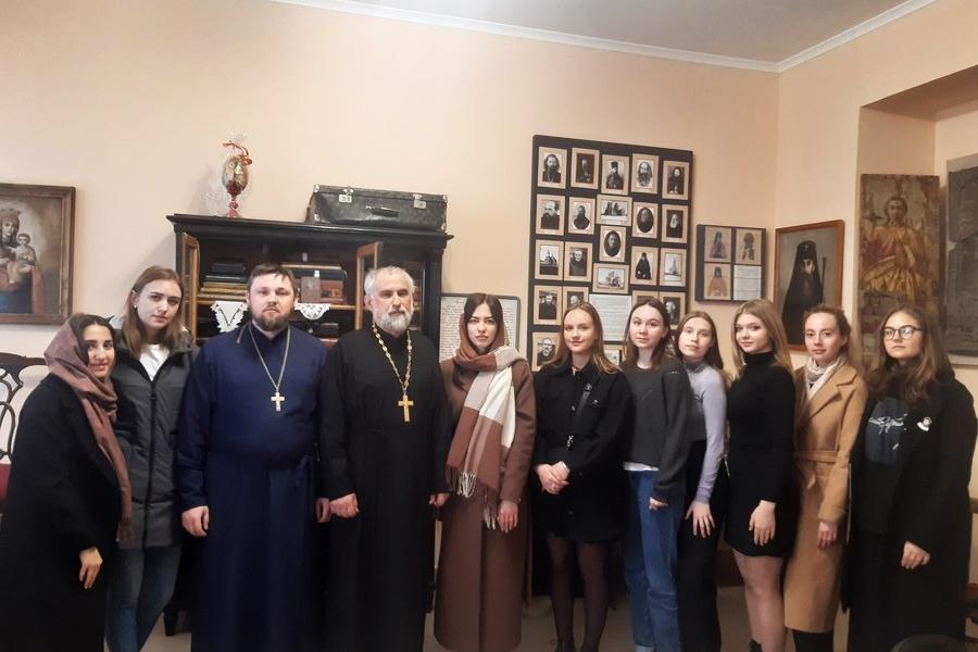 Студенты-психологи познакомились с историей православия в Барнауле и крае