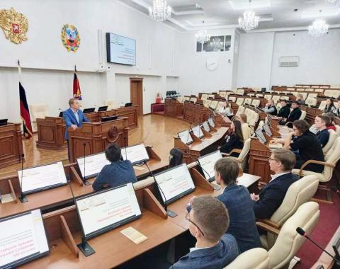 Будущие управленцы посетили Алтайское краевое Законодательное Собрание