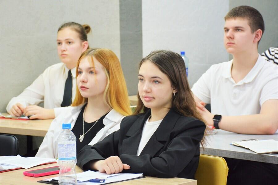 В Алтайском филиале Президентской академии прошла конференция «Исследовательский потенциал XXI века»