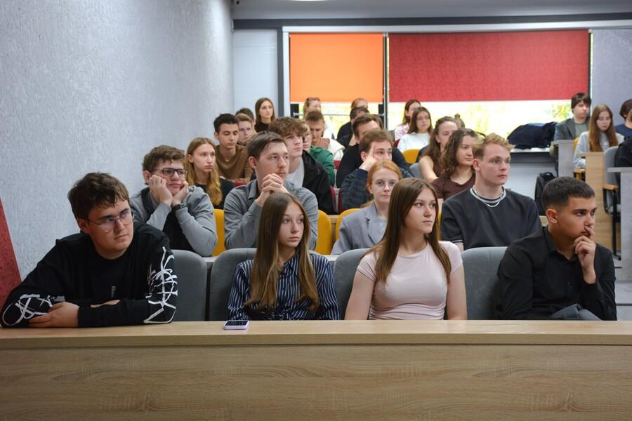 Студенты Академии встретились с ветераном прокуратуры