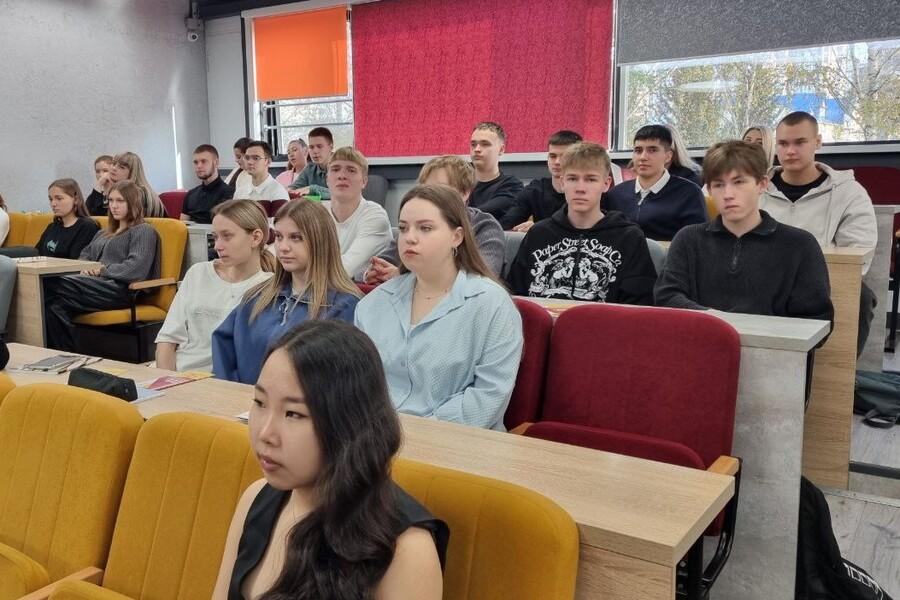 В Академии состоялась тематическая встреча ко Дню отца