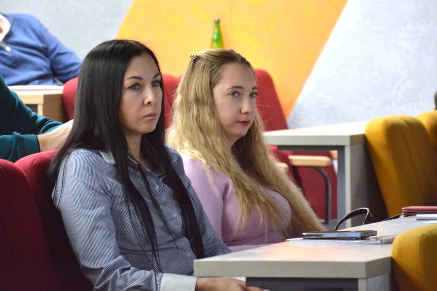 Слушатели изучают эффективность государственного управления на курсах Академии