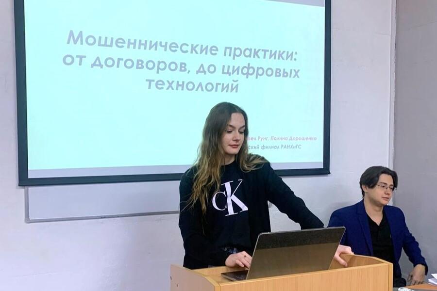 Старшие младшим