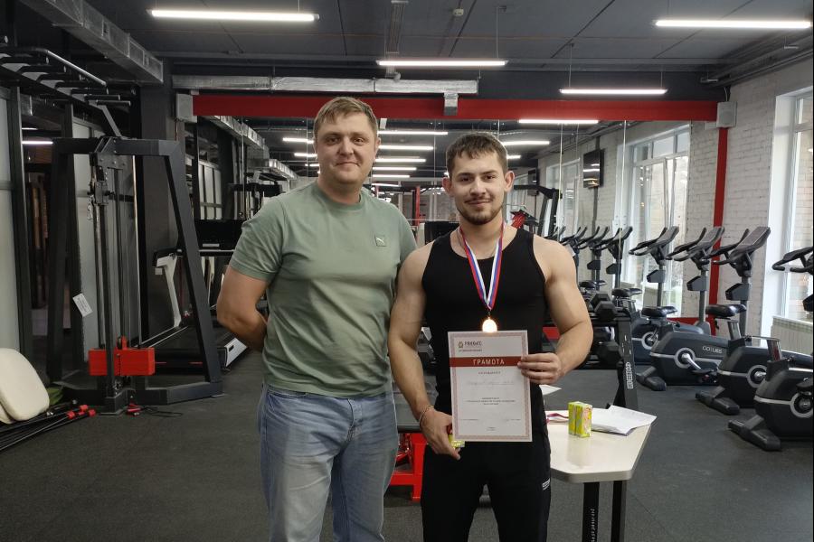 Новый рекорд Академии в жиме штанги