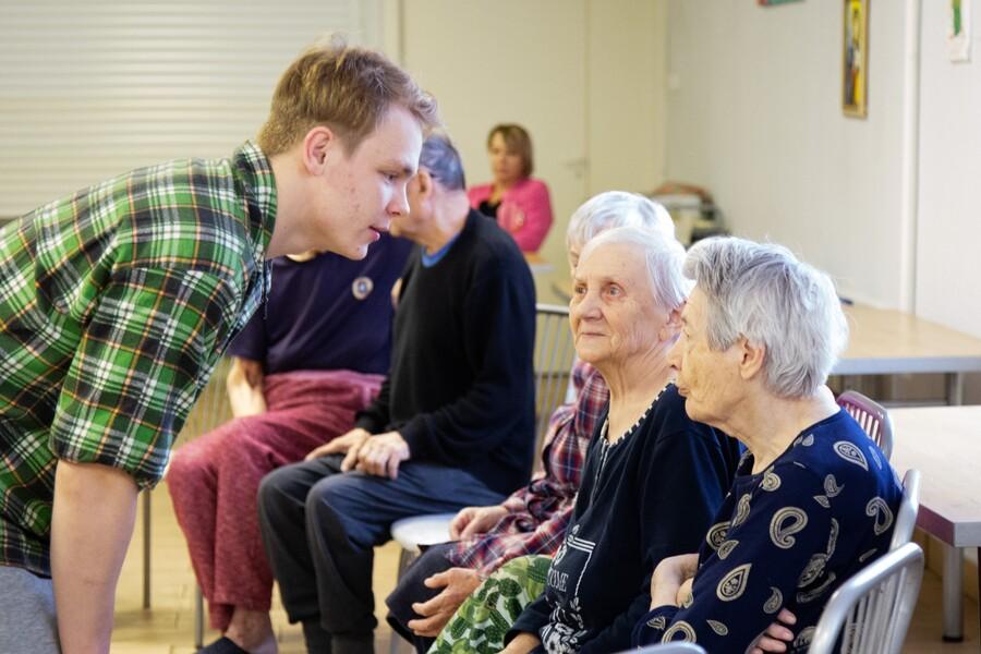 С теплом и добром от студентов Академии к старшему поколению