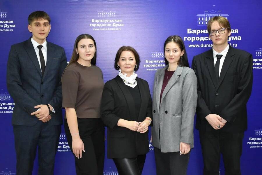 Будущие юристы представили Академию на городском конкурсе