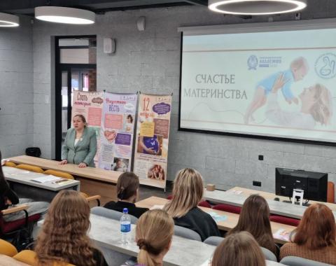 Фотовыставка, посвященная ценностям семьи, открылась в Академии