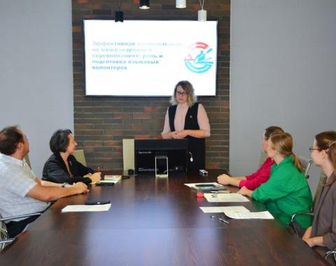 Межвузовский круглый стол в Академии: современные подходы к обучению иностранным языкам