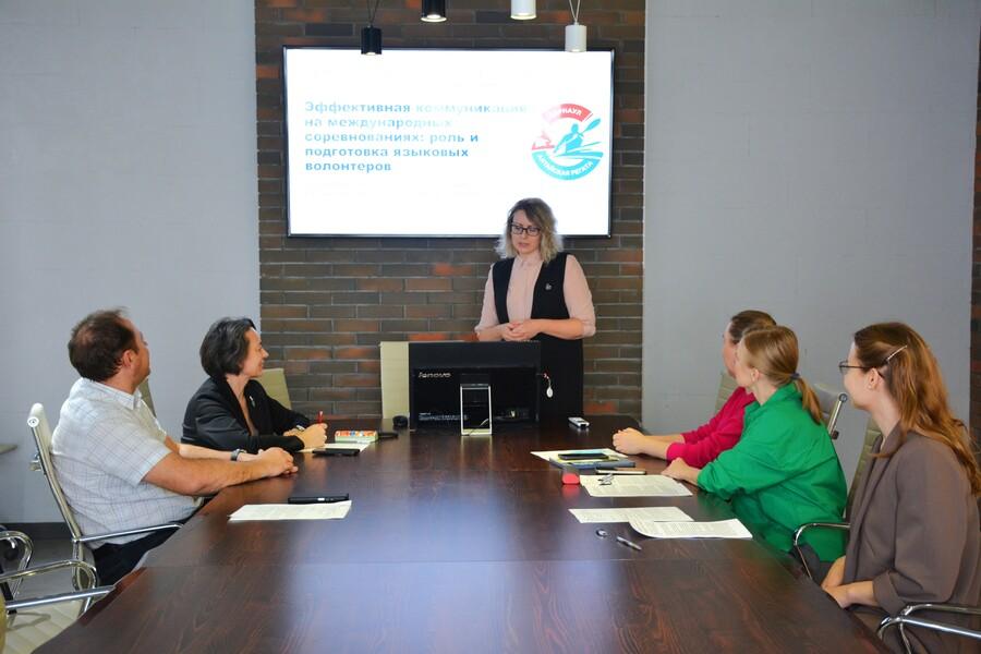 Межвузовский круглый стол в Академии: современные подходы к обучению иностранным языкам