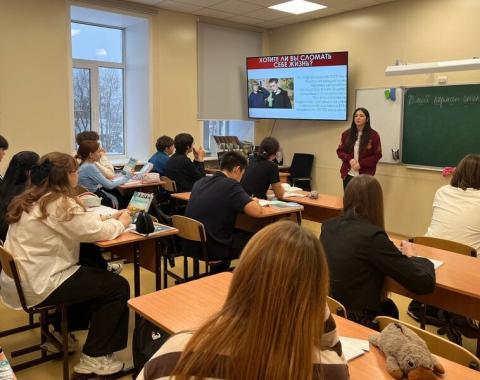 Студенты «Юридической клиники» проводят лектории о профилактике вредных привычек в школах