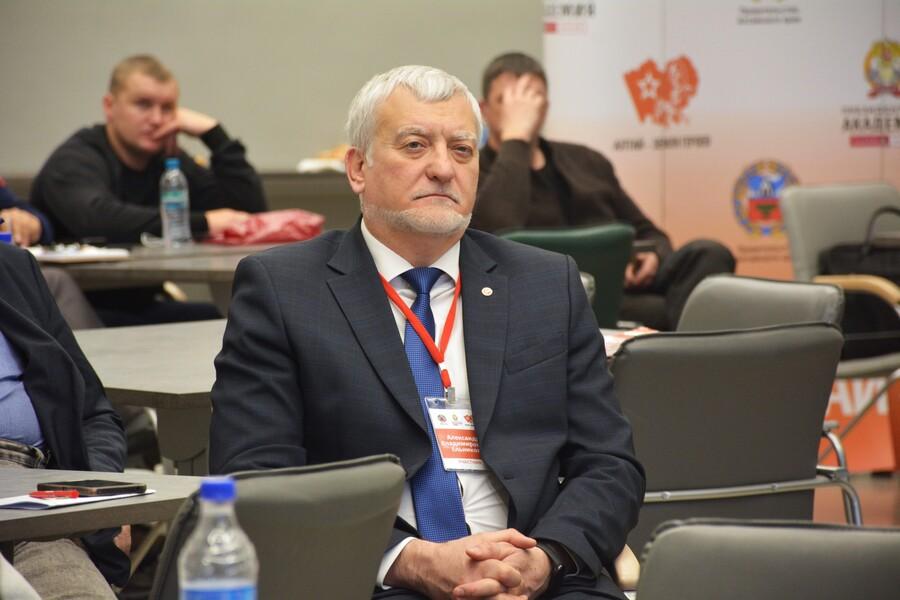 Торжественное открытие бюста Героя и лекции по туризму: второй модуль программы «Алтай – земля героев»