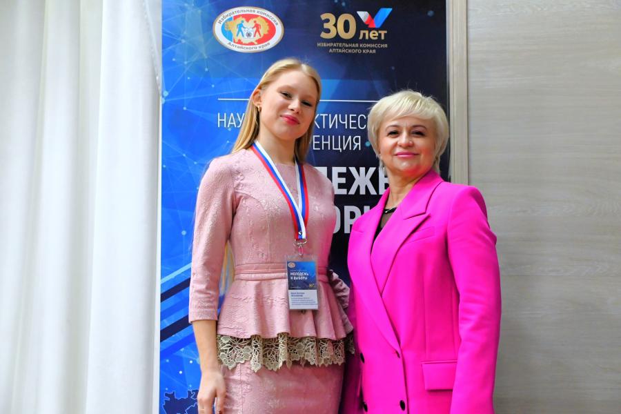 Студентка Академии стала призером XI краевой научно-практической конференции «Молодежь и выборы»