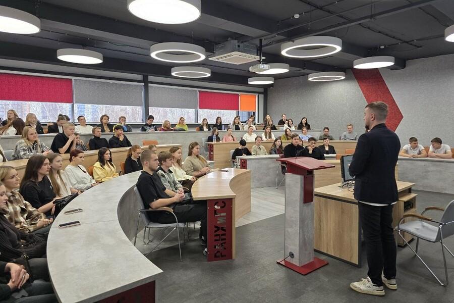 «Разговор по существу»: выпускник Академии делится опытом работы в Следственном комитете