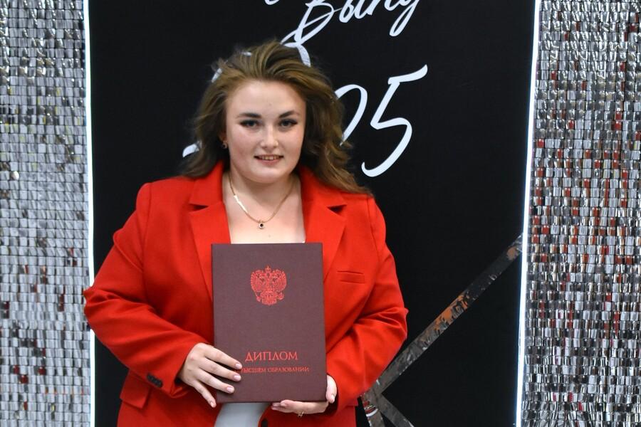 Выпускница Академии делится опытом в интервью газете «Местное время»