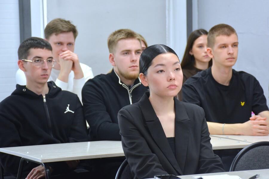 Алтайский филиал Президентской академии: диалог о безопасности и патриотизме