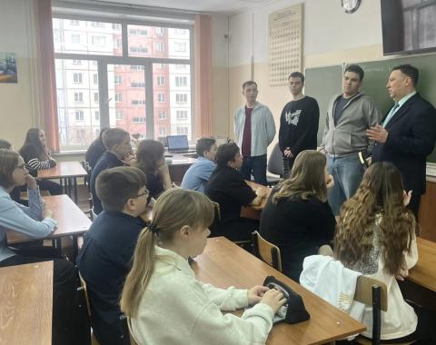 Студенты Академии помогут обучающимся гимназии познакомить пожилых людей с цифровыми технологиями