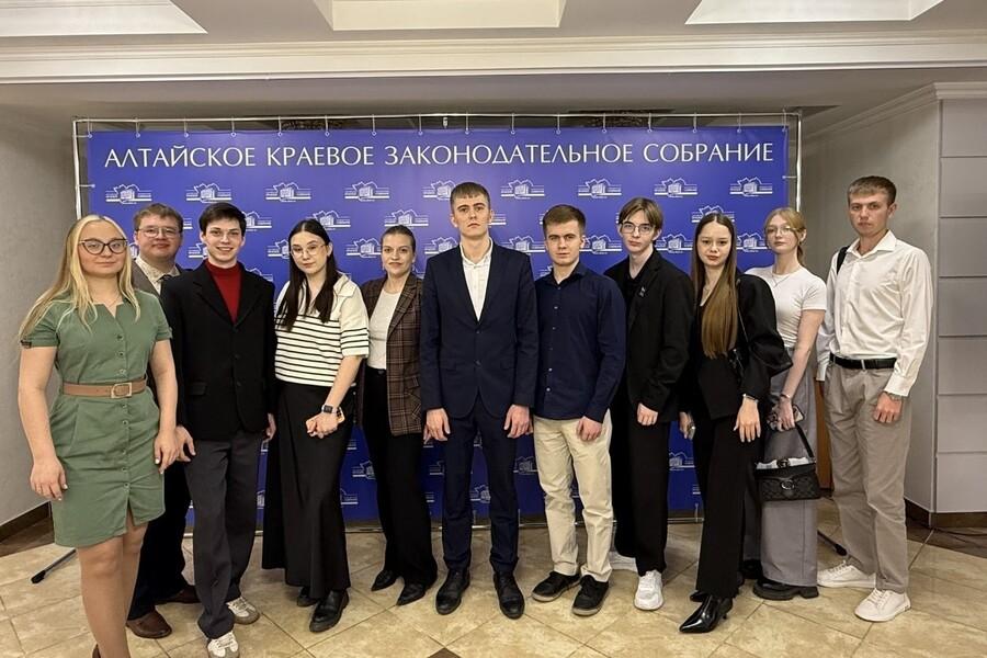 Студенты Академии в «Школе молодого парламентария»