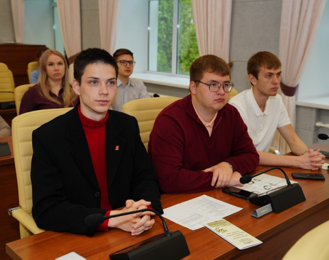 Студенты Академии приняли участие в публичных слушаниях по исполнению бюджета Барнаула за 2025 год