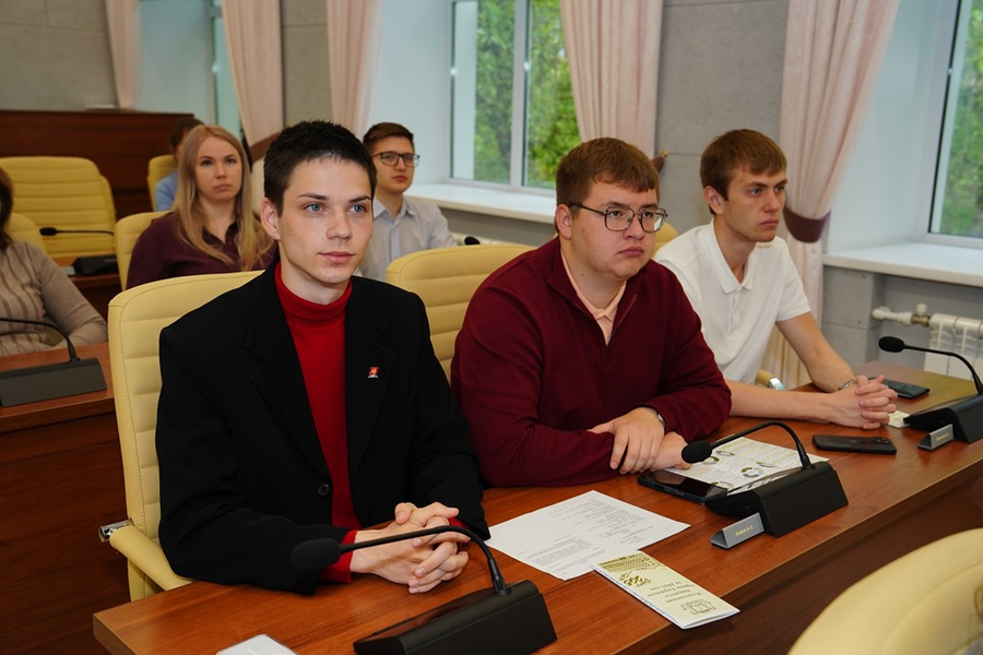 Студенты Академии приняли участие в публичных слушаниях по исполнению бюджета Барнаула за 2025 год