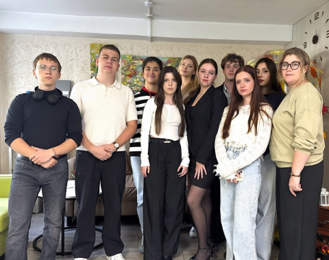 Волонтеры Алтайского филиала РАНХиГС провели урок цифровой грамотности в Комплексном центре соцобслуживания